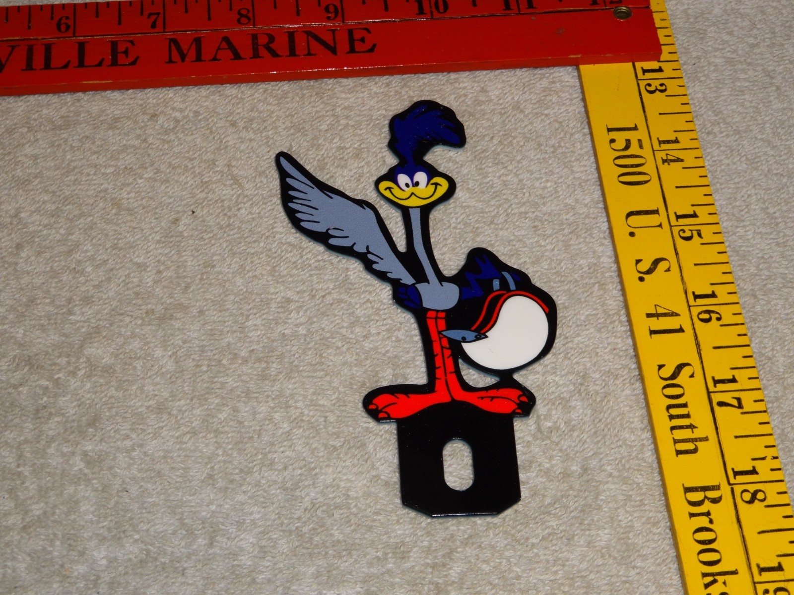 VINTAGE ROAD RUNNER LOONEY TUNES 5″ METAL GASOLINE OIL LICENSE PLATE TOPPER SIGN