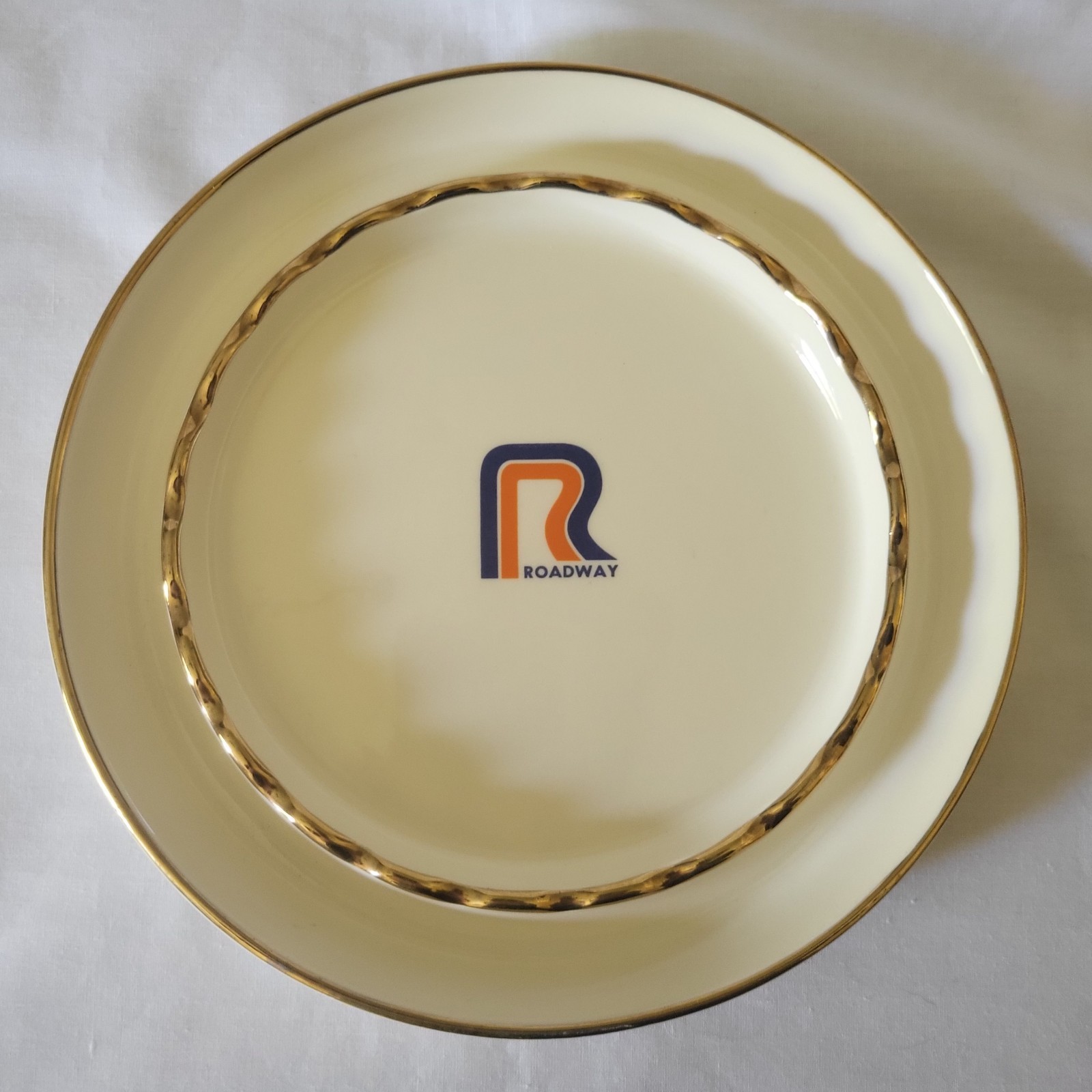 Vintage Roadway Ceramic 1960’s ROUND Ashtray 9″ with Gold Trim No Faults Rare