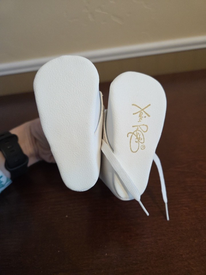 xavier robertSOFT SCULPTURE BABY SHOE VINTAGE FROM OLDER 80S KIDS w/gold signatu