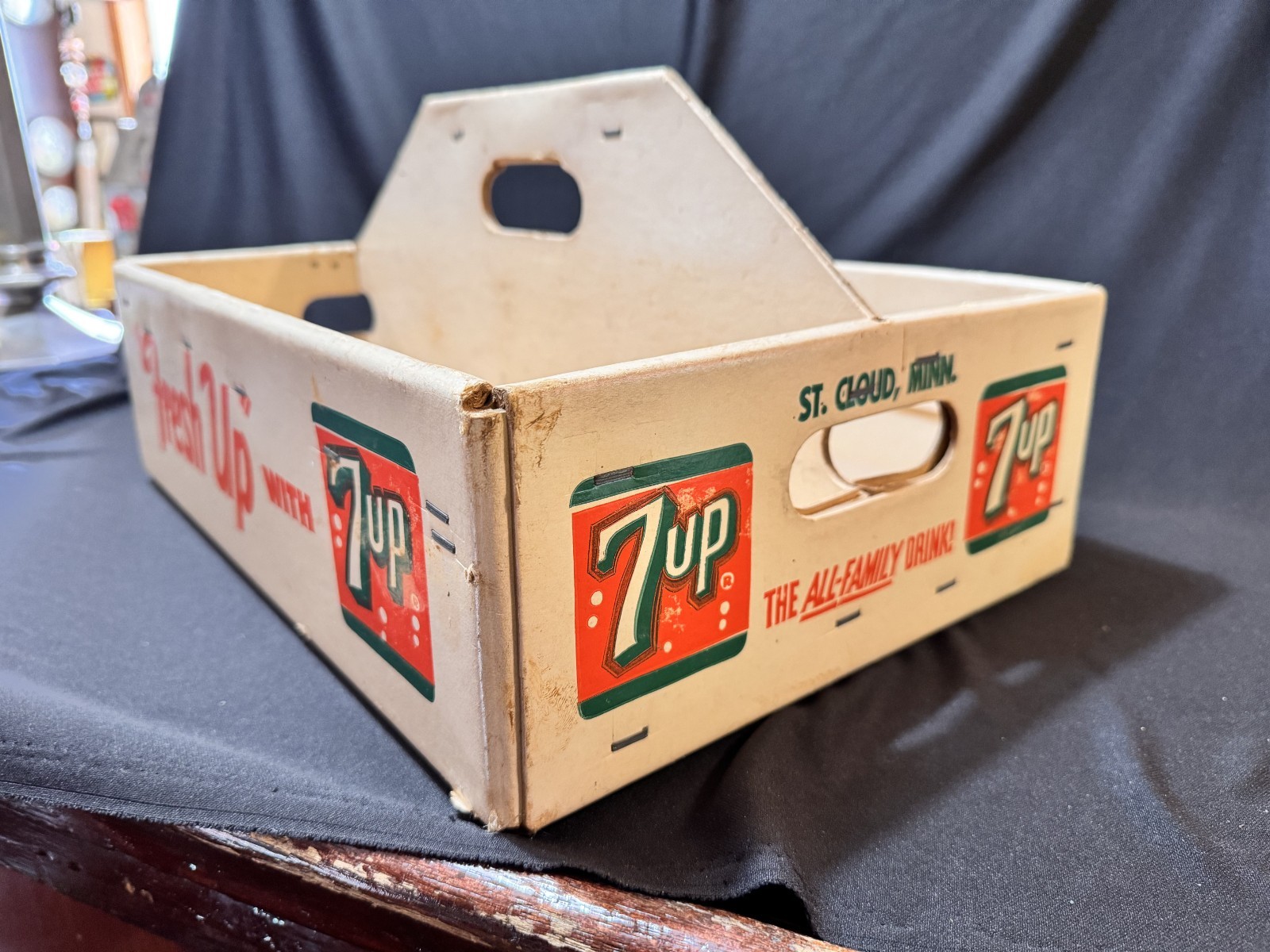 Vintage 1950’s STYLE 7-Up Soda Pop Bottle Carrier Advertising Box Crate case