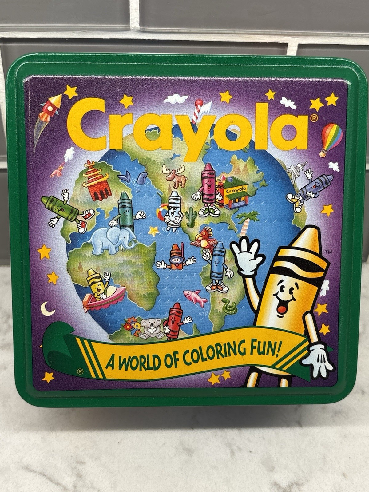 CRAYOLA CRAYONS COLLECTOR’S TIN SEALED WITH 2 BOXES OF REGULAR CRAYONS 1995