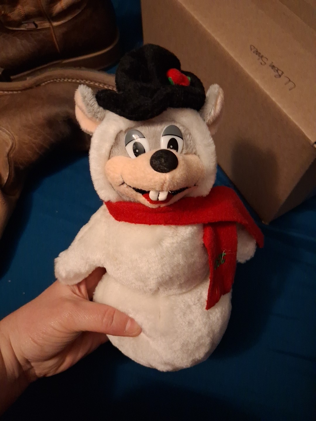Chuck E. Cheese Snowman Limited Edition 10″ Plush With Red Scarf Rare 2010