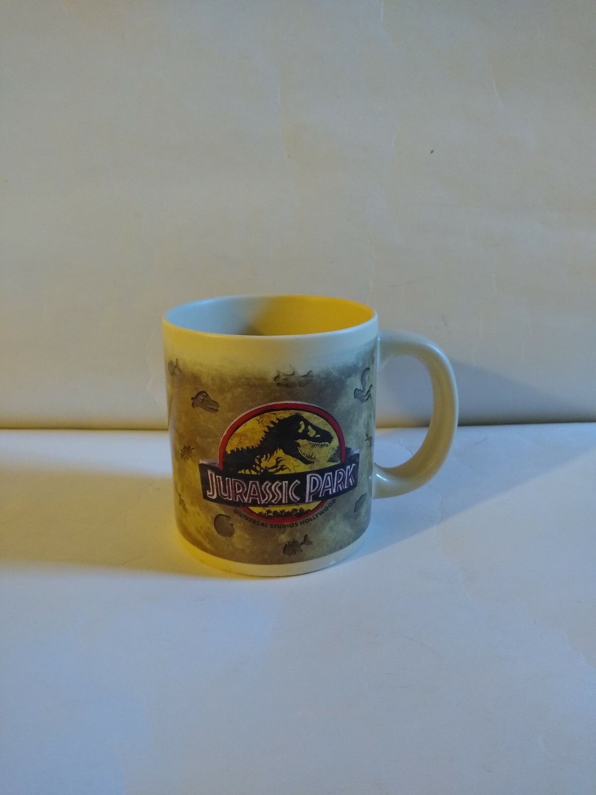 Jurassic Park Vintage coffee mug 1996 Universal Studios (few black spots inside)