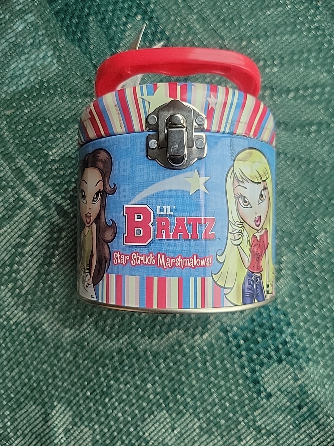NOS New! Lil Bratz 2004 Candy Cool Star Struck Marshmallows Tin Purse Container