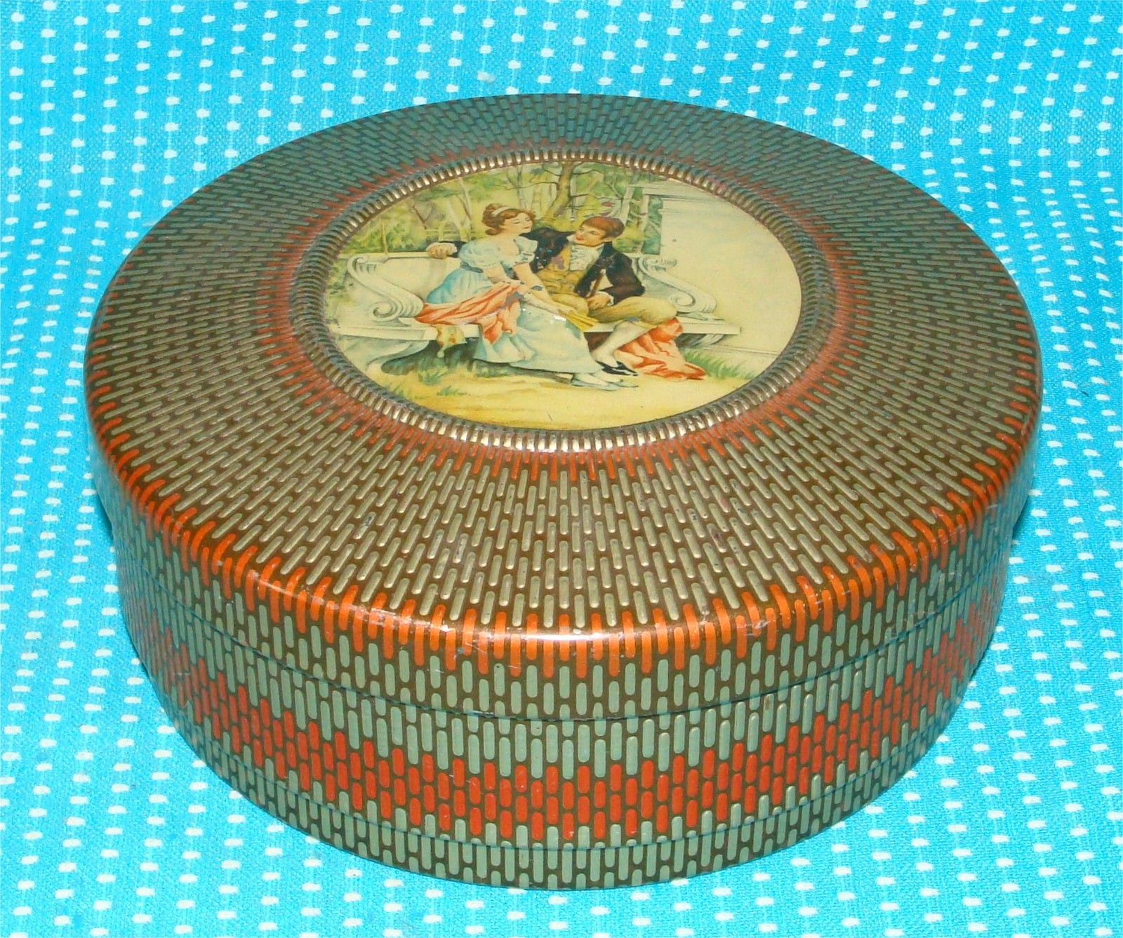 Vtg Antique Metal Cookie Candy Tin Victorian Couple On Bench Round Nabisco