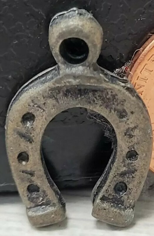 Vintage metal HORSESHOE charm prize jewelry