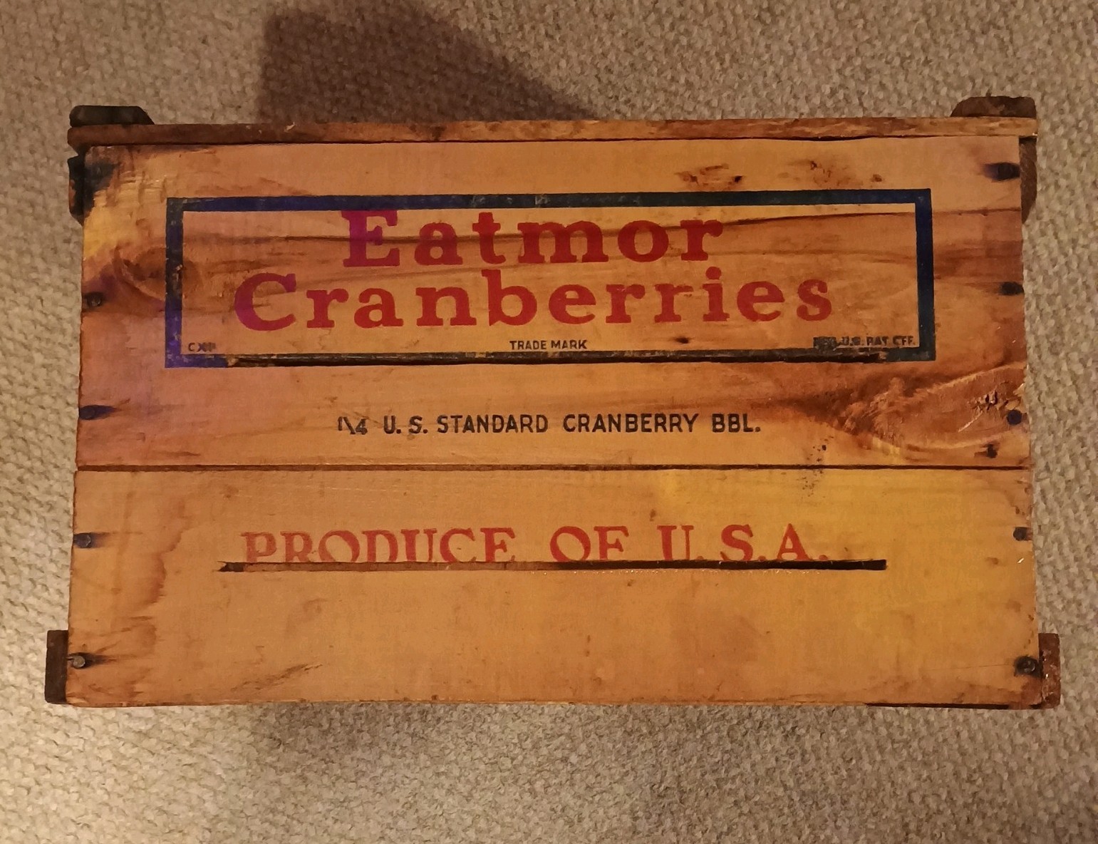 Vintage Eatmor Cranberries 1/4 Bl.l Crate, very good condition. lacquer finished