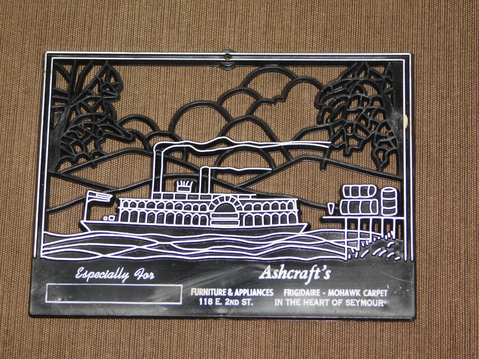 VINTAGE ASHCRAFT’S FURNITURE SEYMOUR 6″ X 4 1/2″ PLASTIC WALL AD SIGN