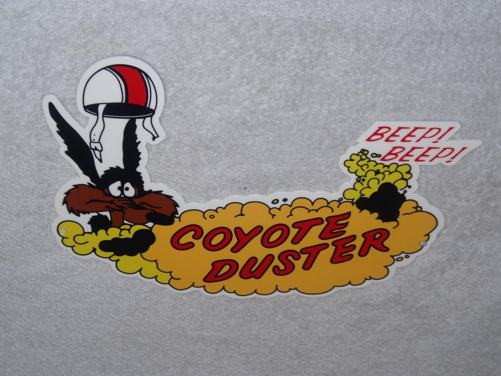 VINTAGE PLYMOUTH ROAD RUNNER COYOTE DUSTER 12″ METAL GASOLINE & OIL SIGN WILE E.