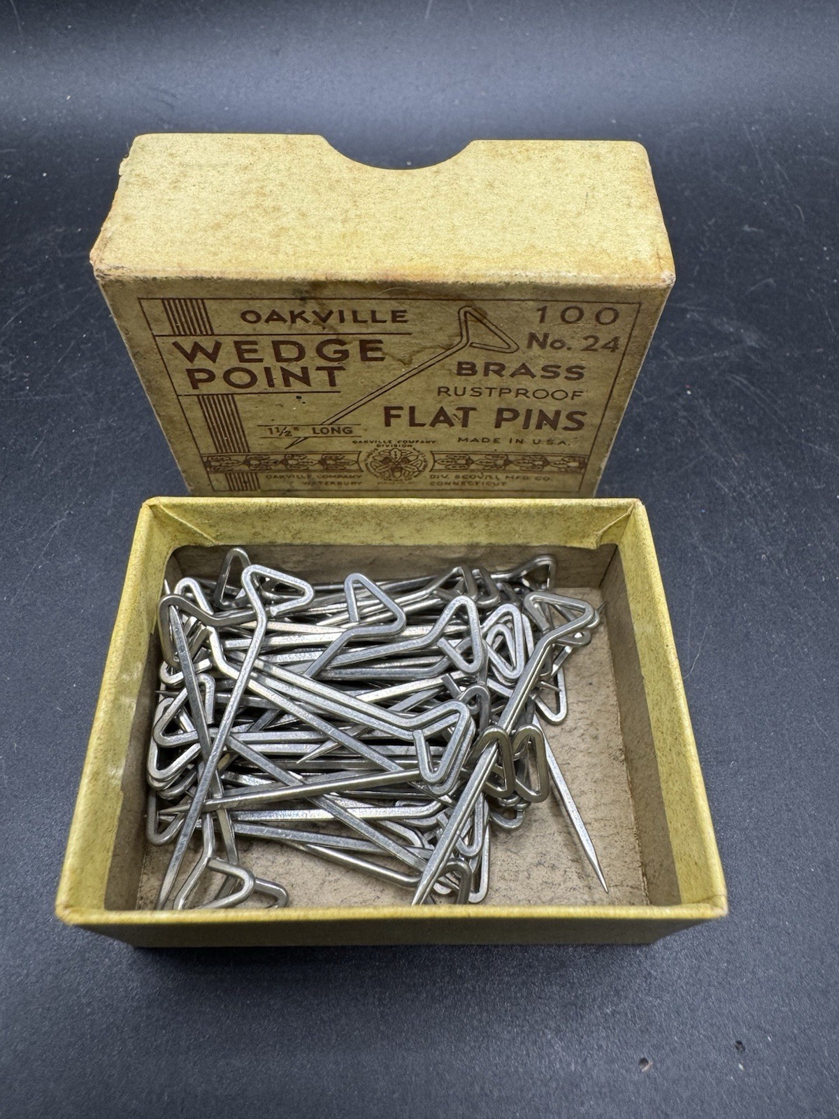 OAKVILLE Wedge Point Brass Rustproof Flat Pins 1.5 Inch USA Box Vintage w/pins!