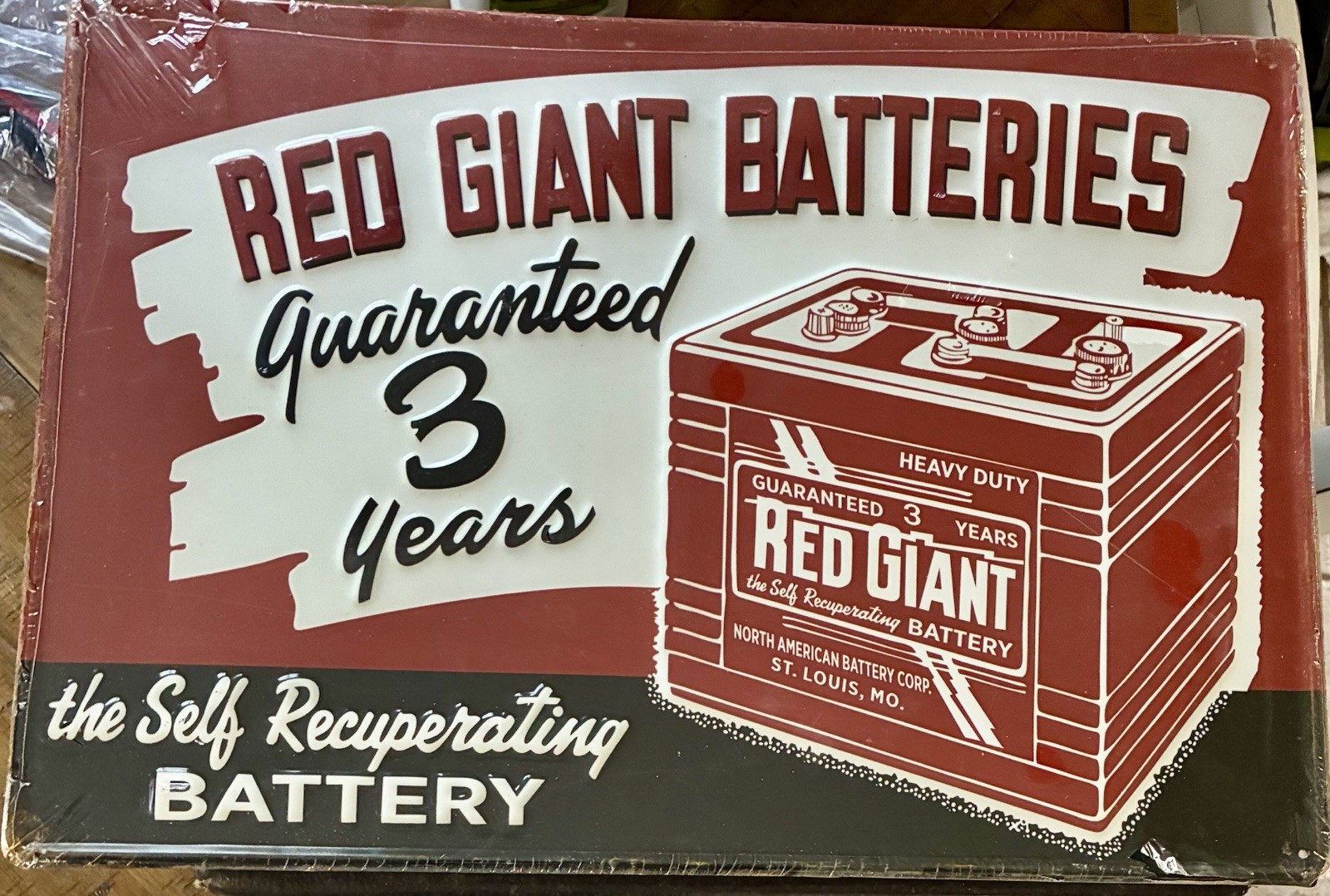 Red Giant Batteries Original Advertising Sign Red White Black Guaranteed 3 Years
