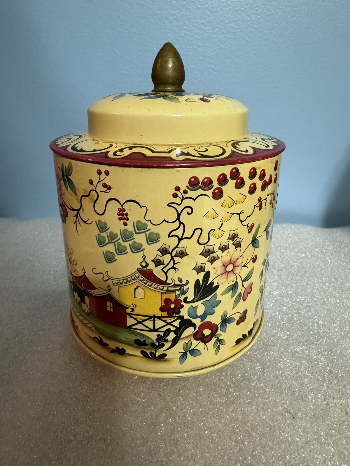 Murray-Allen Regal Crown Vintage Candy Tin with Lid – Made in England Vintage