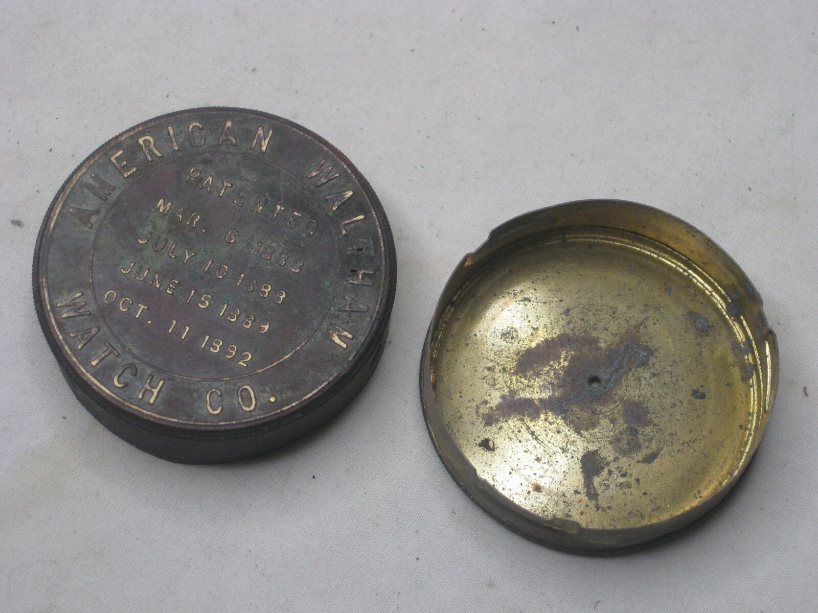 antique AMERICAN WALTHAM WATCH CO. small empty tin container round box