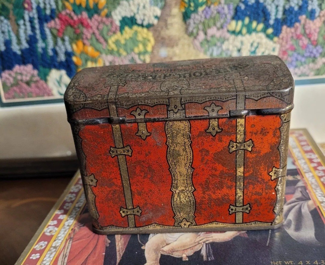 Vintage Swee-Touch-Nee Tea Trunk. The Consolidated Tea Company.