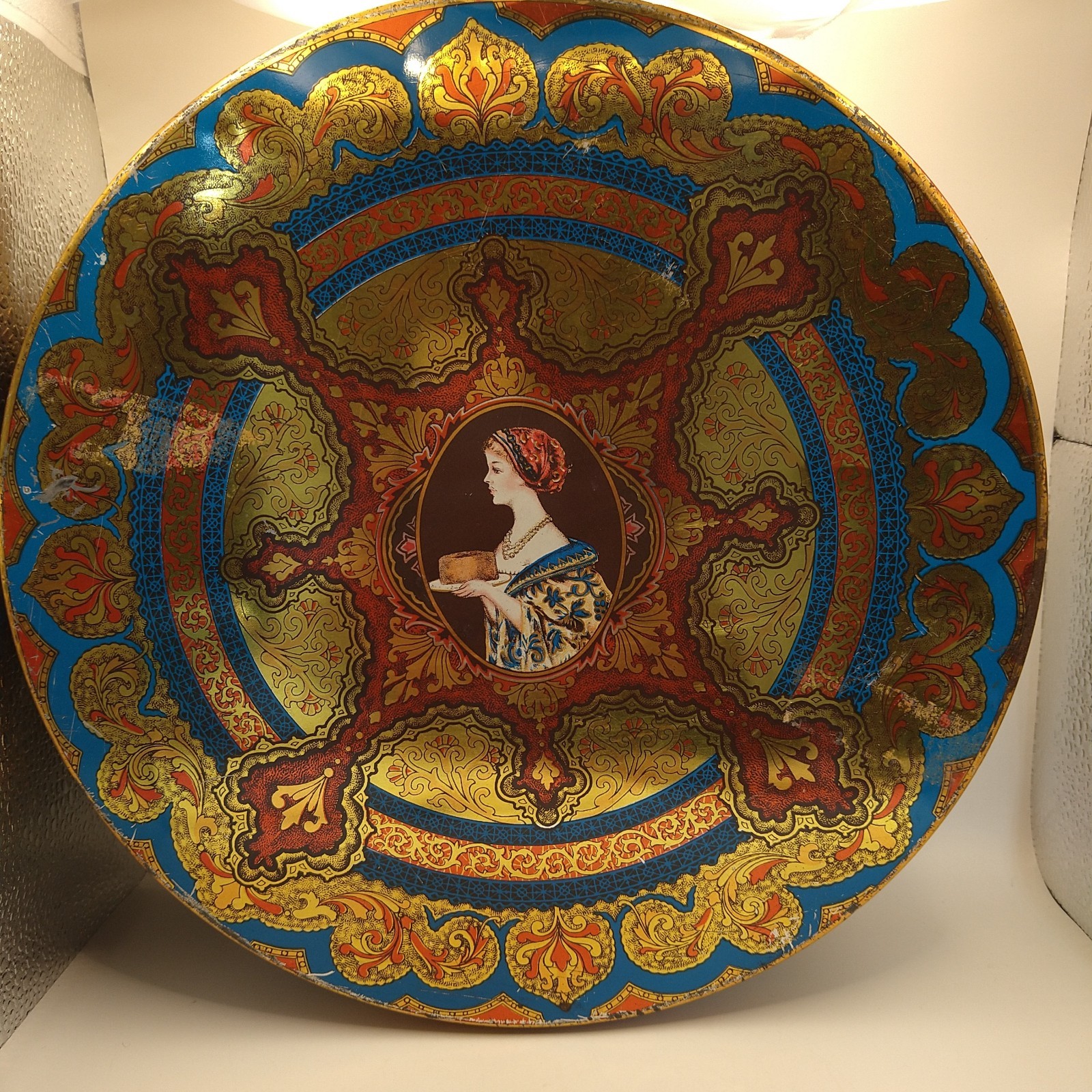 Vintage Hostess Fruit Cake Tin Mid 1900’s Art-Deco Style Large Round 10″x4″