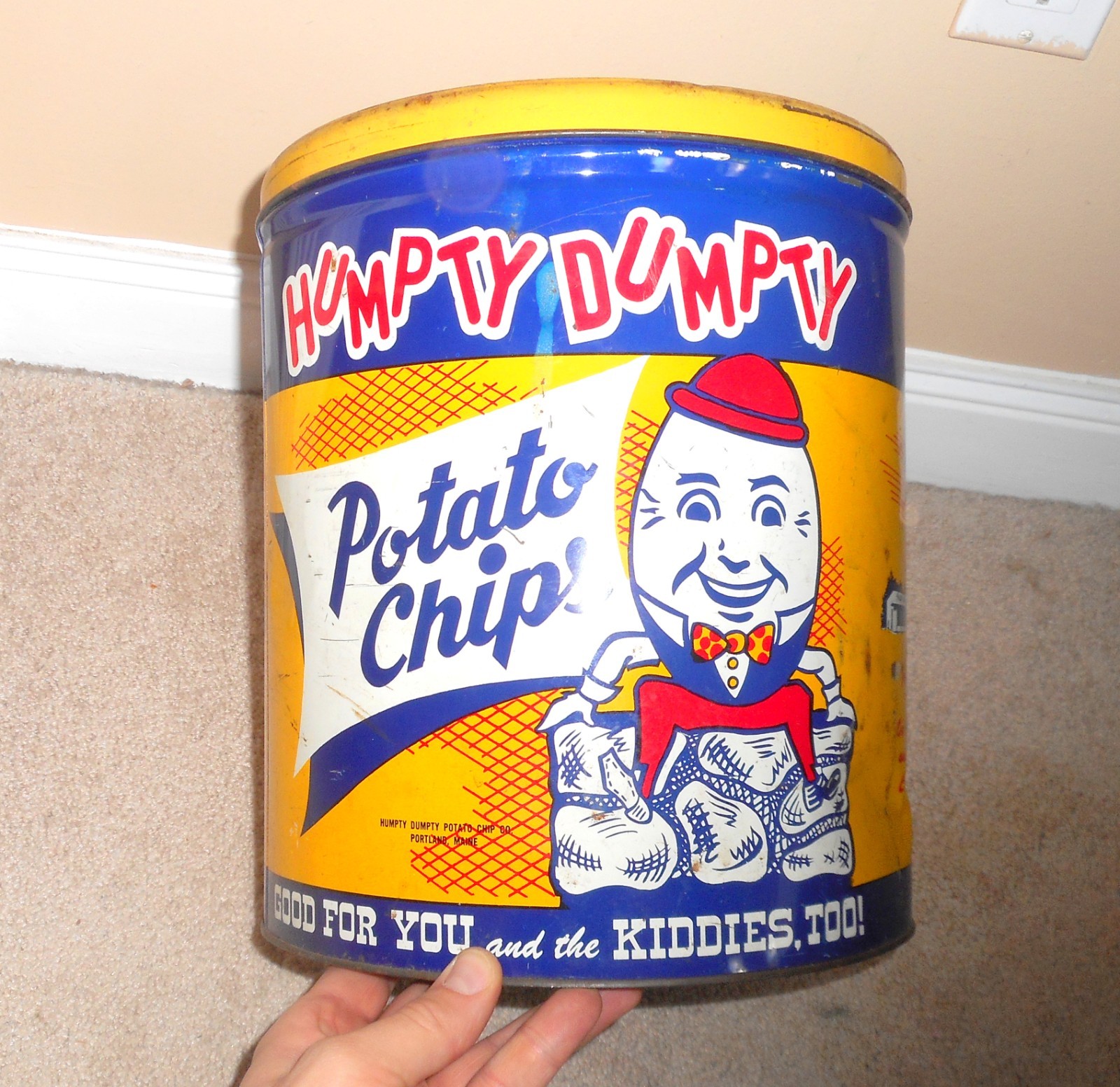 GREAT VINTAGE HUMPTY DUMPTY POTATO CHIPS ADVERTISING CAN CONTAINER TIN