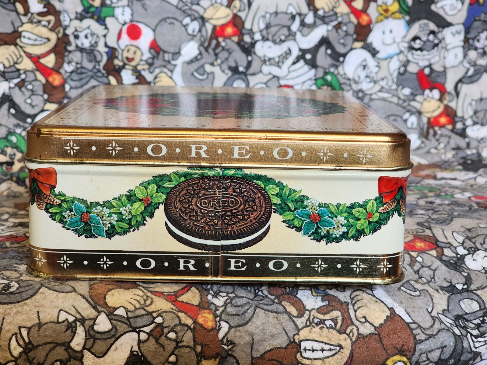 Vintage Holiday 1990 Nabisco Oreo Cookie Christmas Promo Empty Tin Wreath