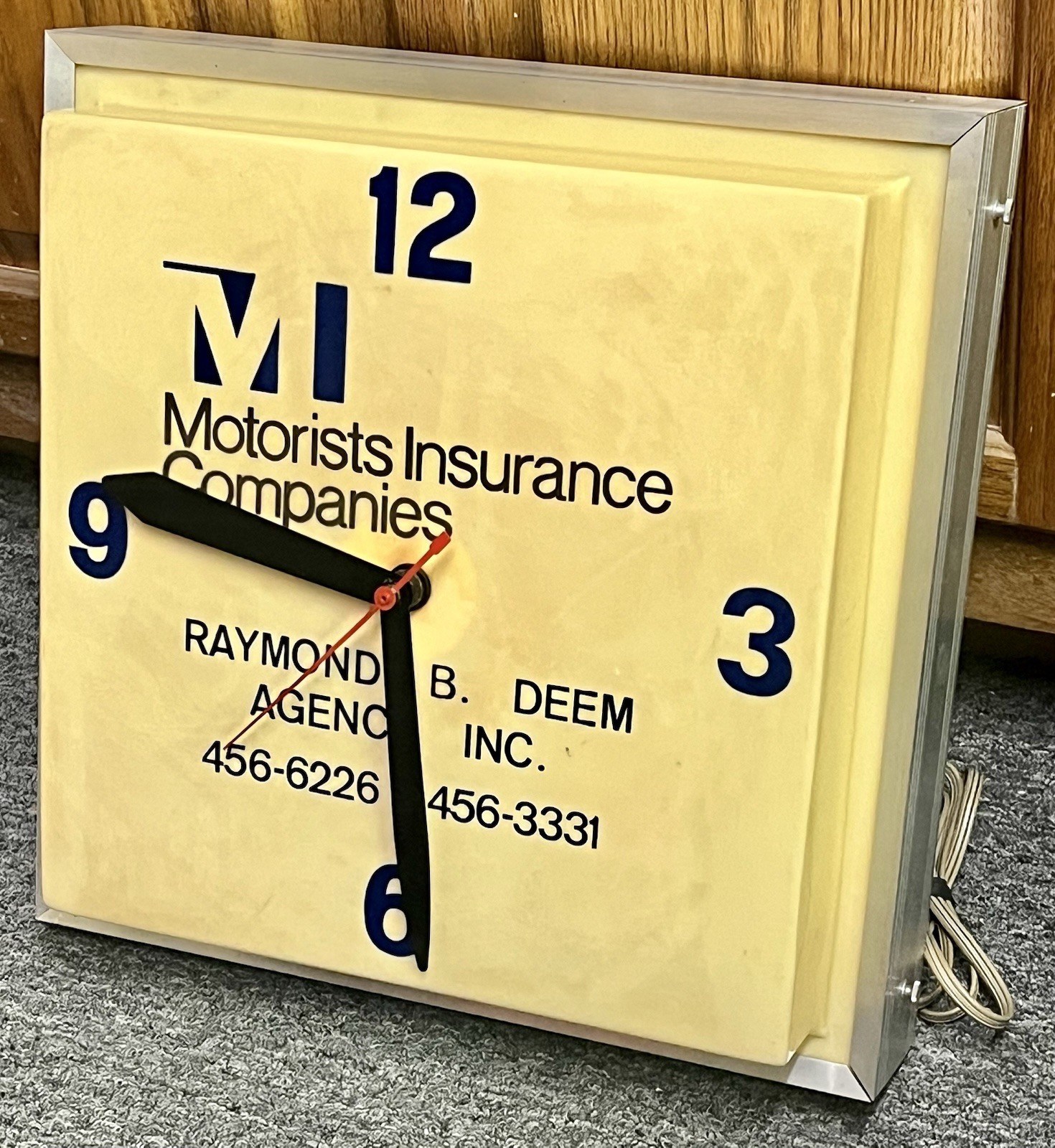 Vintage Motorists Insurance Companies Lighted Wall Clock 16” X 16” Eaton Ohio