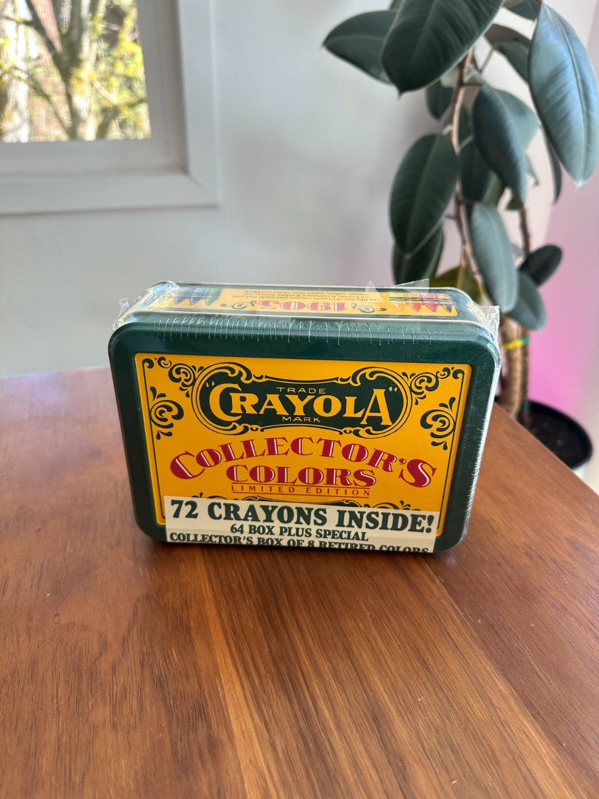 RARE Crayola Collector’s Colors Limited Edition Canadian Tin w/ 72 Crayons