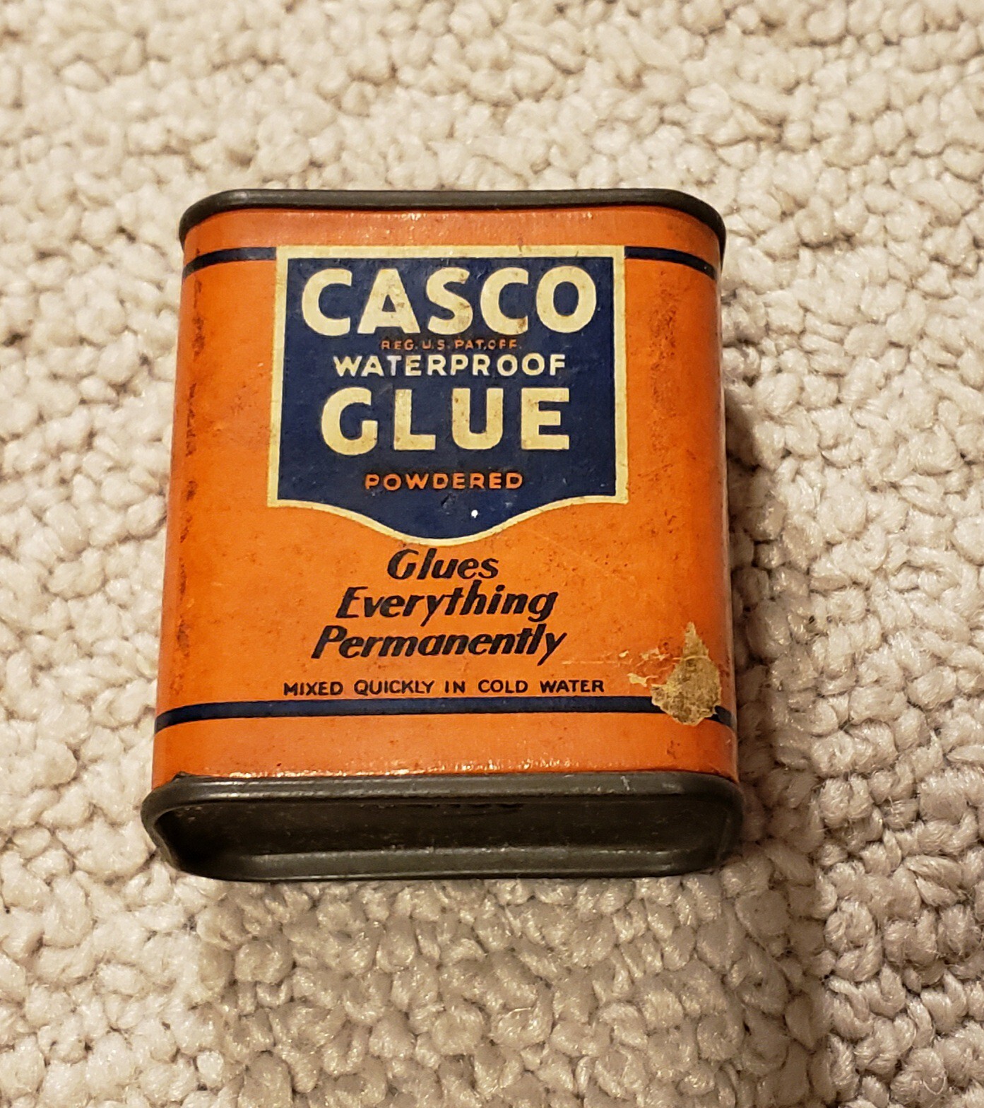 RARE VINTAGE/ANTIQUE CASCO POWDERED CASEIN WATERPROOF GLUE TIN 3/4 FULL 1.5 OZ