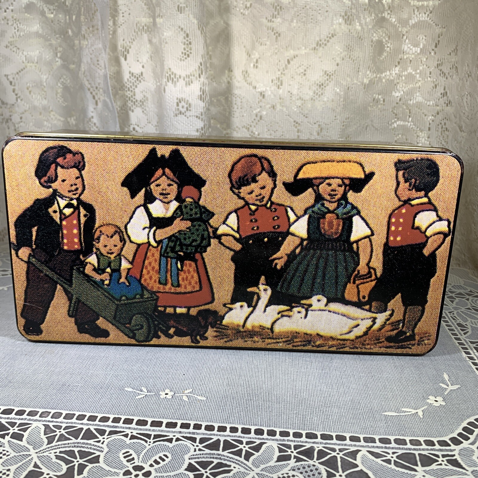 H. BAHLSENS VINTAGE TIN Pop Off Lid Hannover England Kids Playing