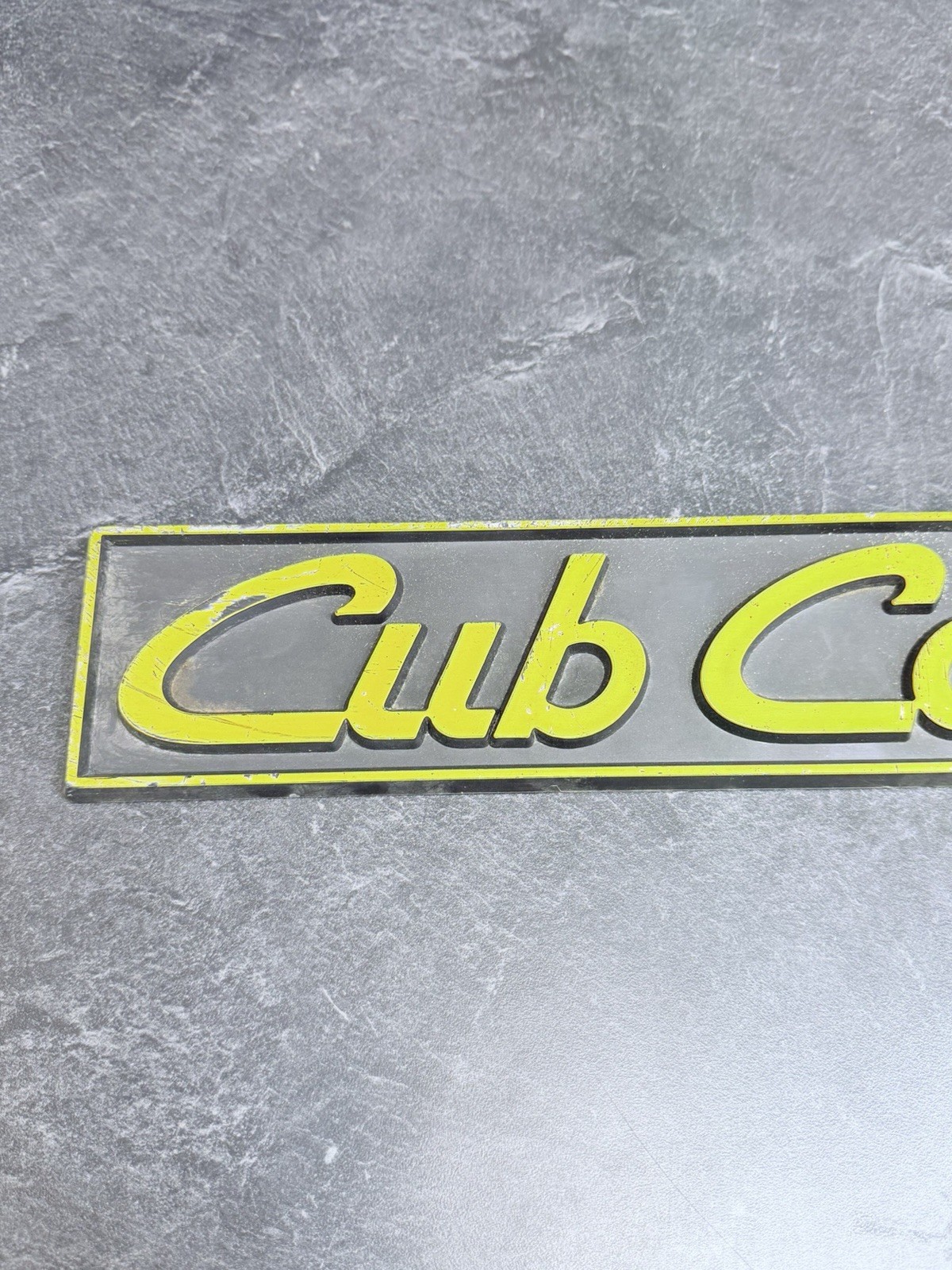 VINTAGE IH CUB CADET LAWN TRACTOR GARDEN EQUIPIMENT PLASTIC SIGN 3 1/4 X 17 1/2