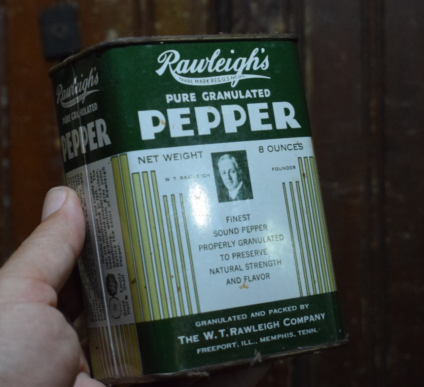 RAWLEIGH’S BLACK PEPPER VINTAGE 1940s FREEPORT ILLINOIS EMPTY METAL TIN EMPTY