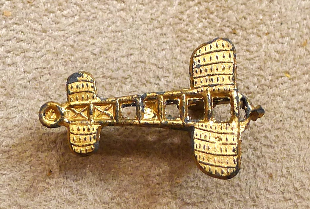VINTAGE Gold Tone Metal WW1 Era AIRPLANE Monoplane Cracker Jack Toy Prize