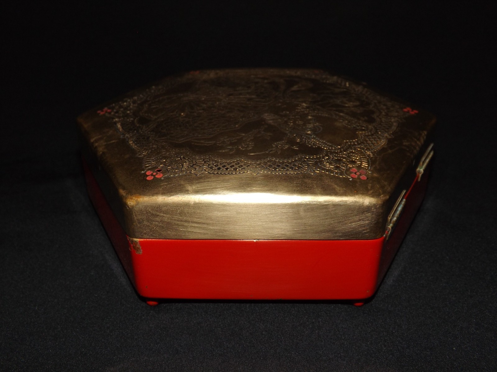 FINEST ARTSTYLE SOLID BRASS CHOCOLATE TIN FULLY EMBOSSED 1920′ ERA ORIG. INSERT