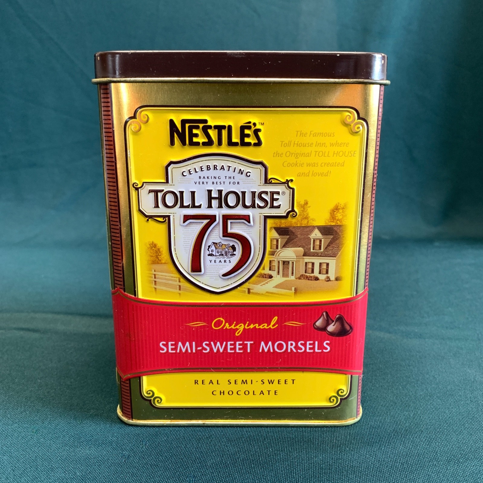 MIXED LOT 2 ADVERTISING TINS LIPTON’S TEA & 75TH ANNIVERSARY TOLL HOUSE COOKIES