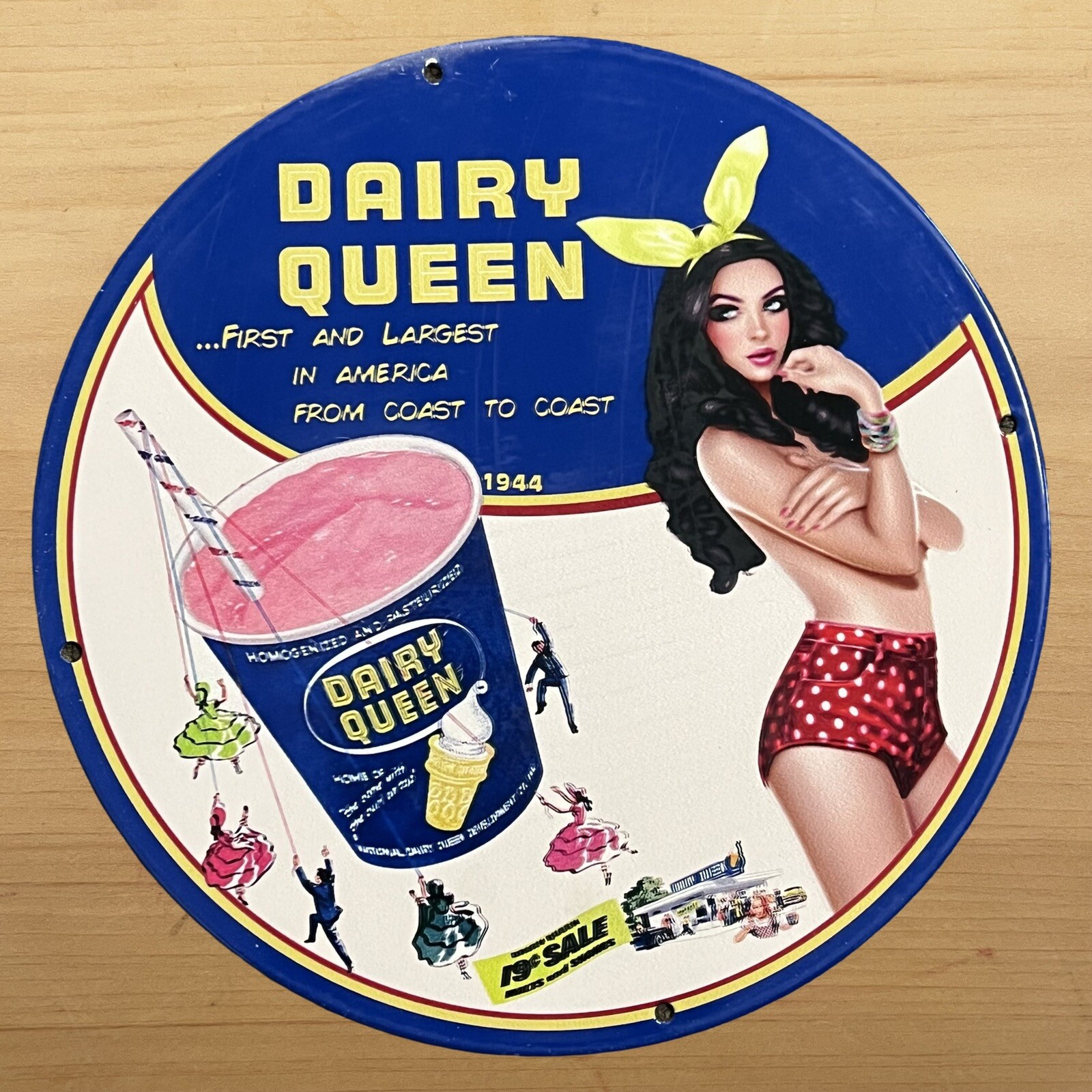 VINTAGE DAIRY QUEEN PORCELAIN SIGN ICE CREAM SALES SERVICE STATION PUMP PLATE AD