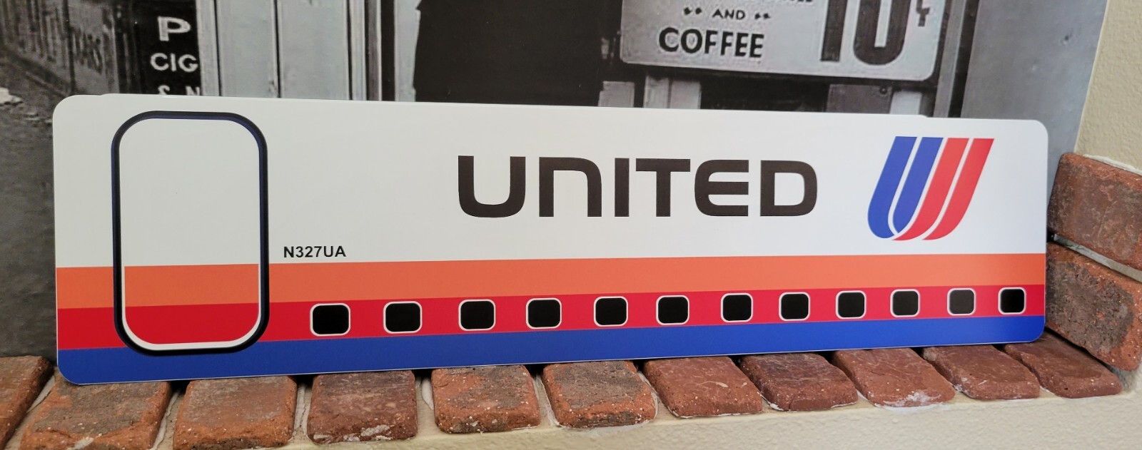 United Airlines Old Tulip Logo, jet design aluminum 6″ x 24″