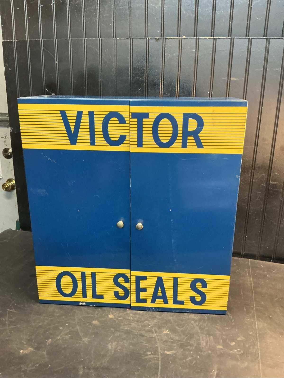 Vintage Victor Gaskets & Oil Seals Metal Display Cabinet 19.5”x7”x21” Tall