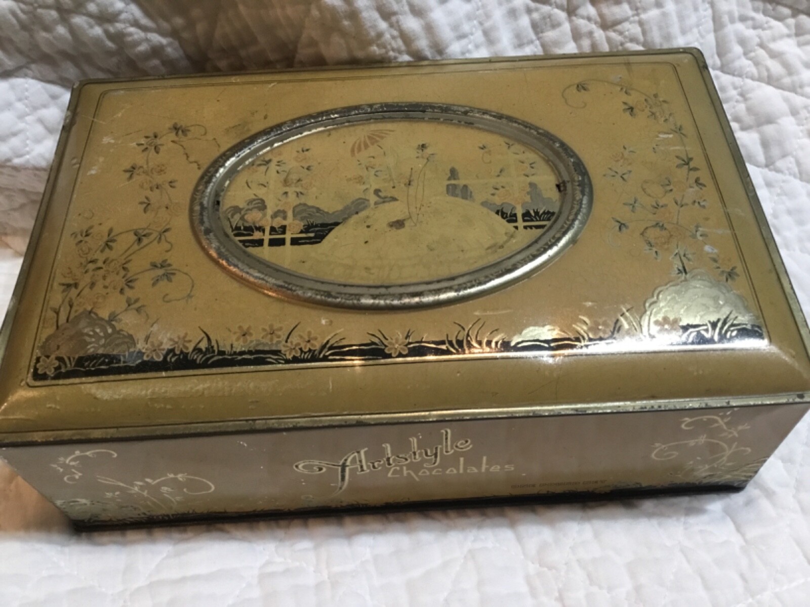 Vintage Artstyle Chocolate Tin Art Deco, worn shabby 9x6x2.5