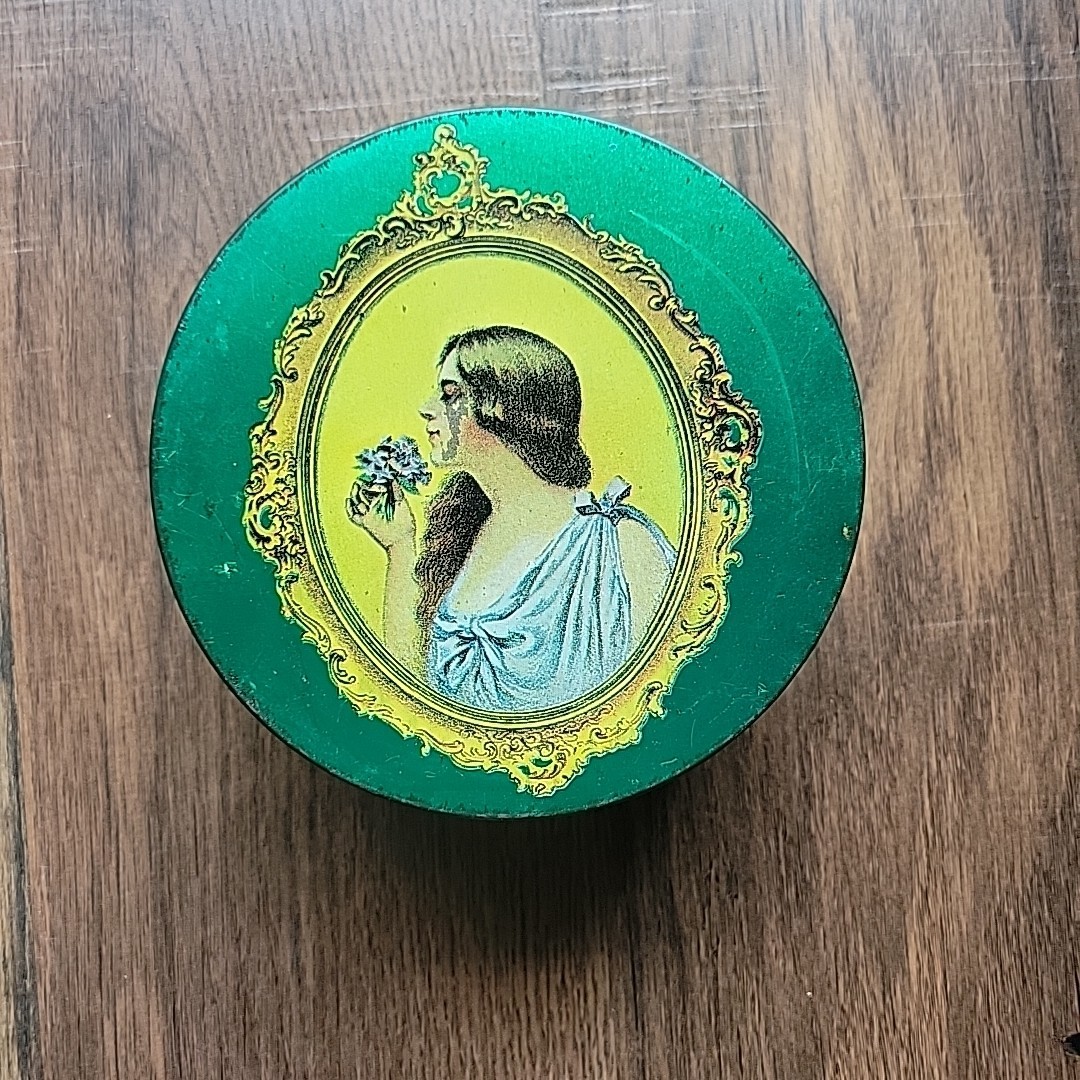 Rare Vintage Chiclets Cheinco Round Advertising Tin