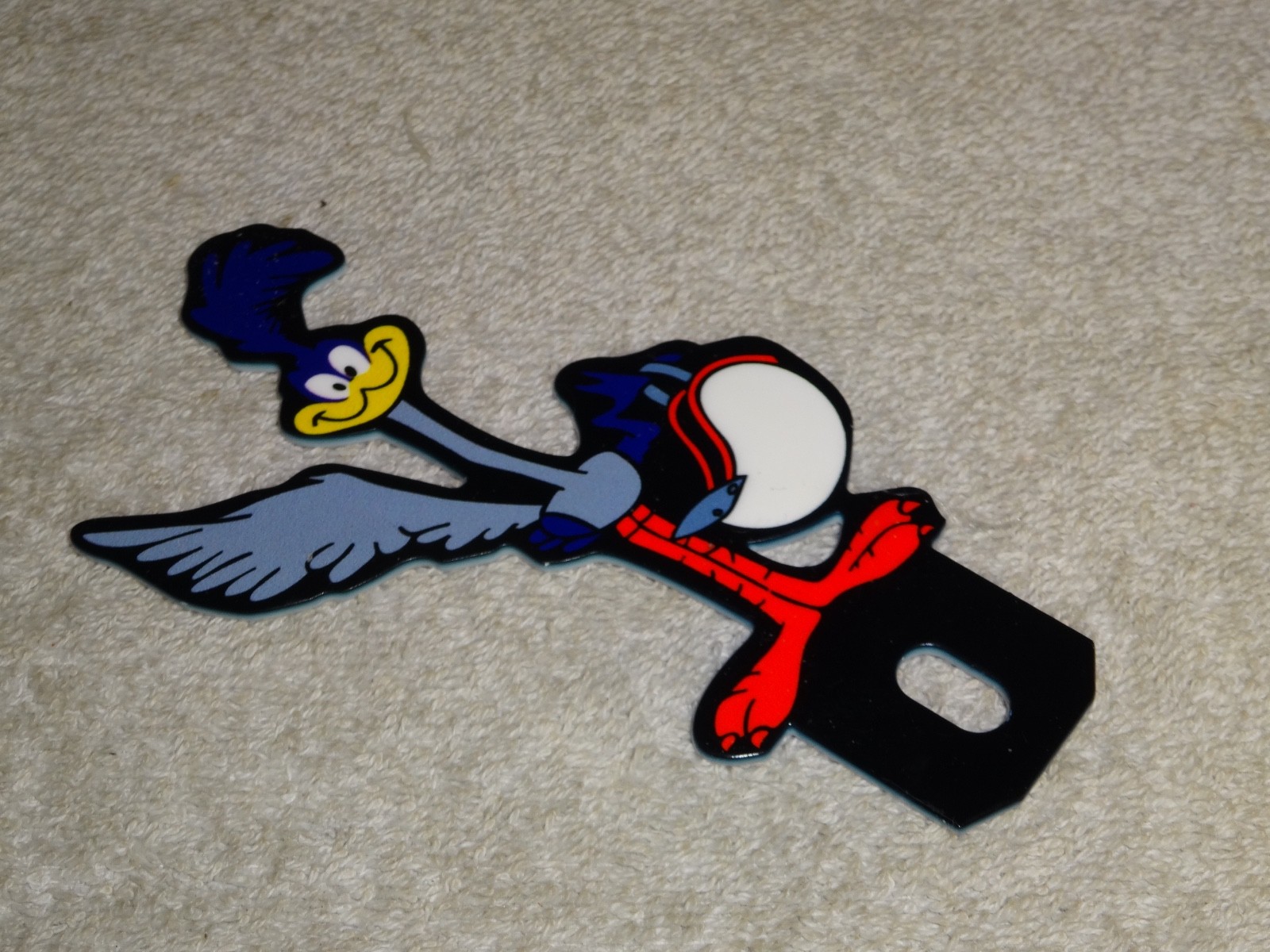 VINTAGE ROAD RUNNER LOONEY TUNES 5″ METAL GASOLINE OIL LICENSE PLATE TOPPER SIGN