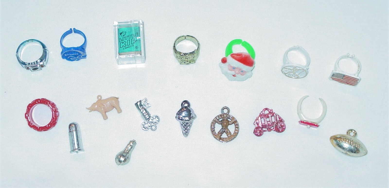17 VINTAGE BUBBLE GUM MACHINE / CRACKER JACK PRIZES / TOYS – 1970’s & OLDER