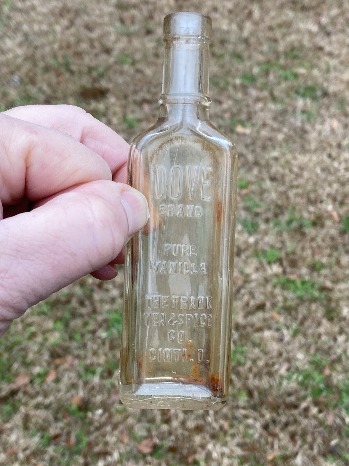 RARE ANTIQUE EMBOSSED DOVE BRAND PURE VANILLA FRANK TEA & SPICE BOTTLE EXTRACT
