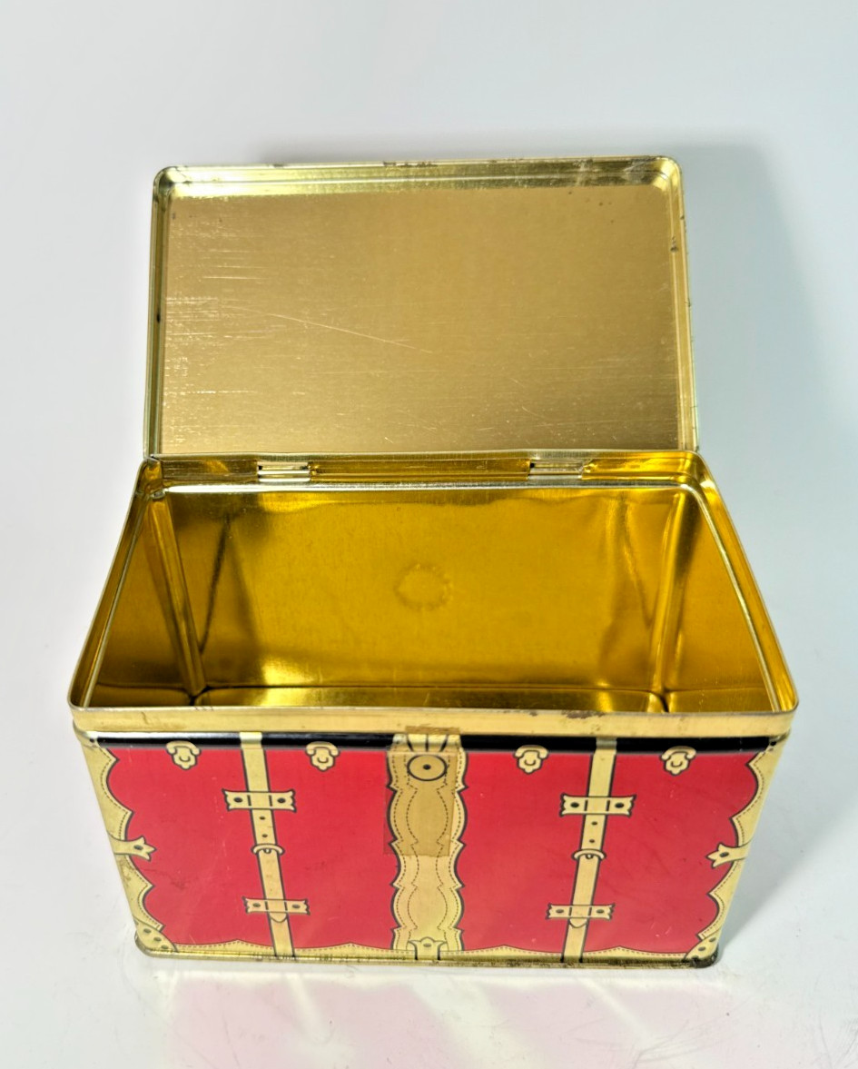 Swee-Touch-Nee England Vintage Tea Tin