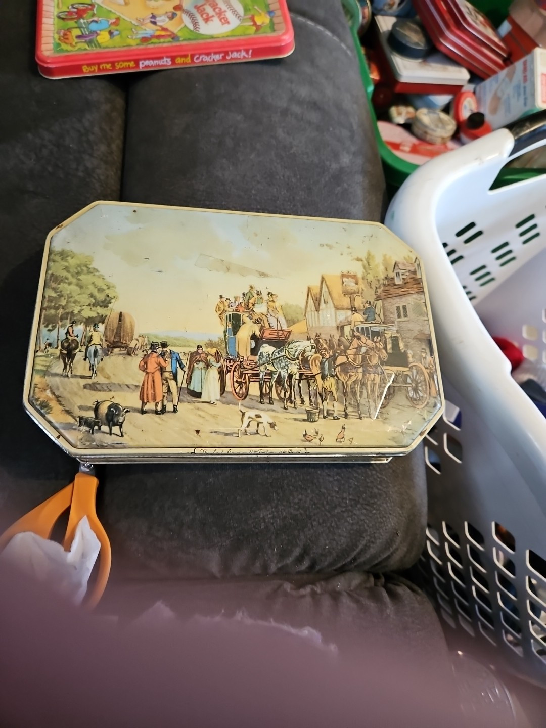 VINTAGE FILLERYS TOFFEE HINGED TIN BIRMINGHAM ENGLAND DALMATIAN COAST
