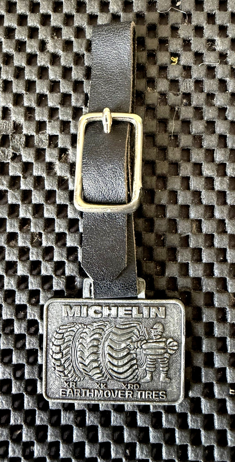 MICHELIN EARTH MOVER TIRES METAL LUGGAGE TAG LEATHER STRAP 1 3/4″ x 1 1/4″ NOS