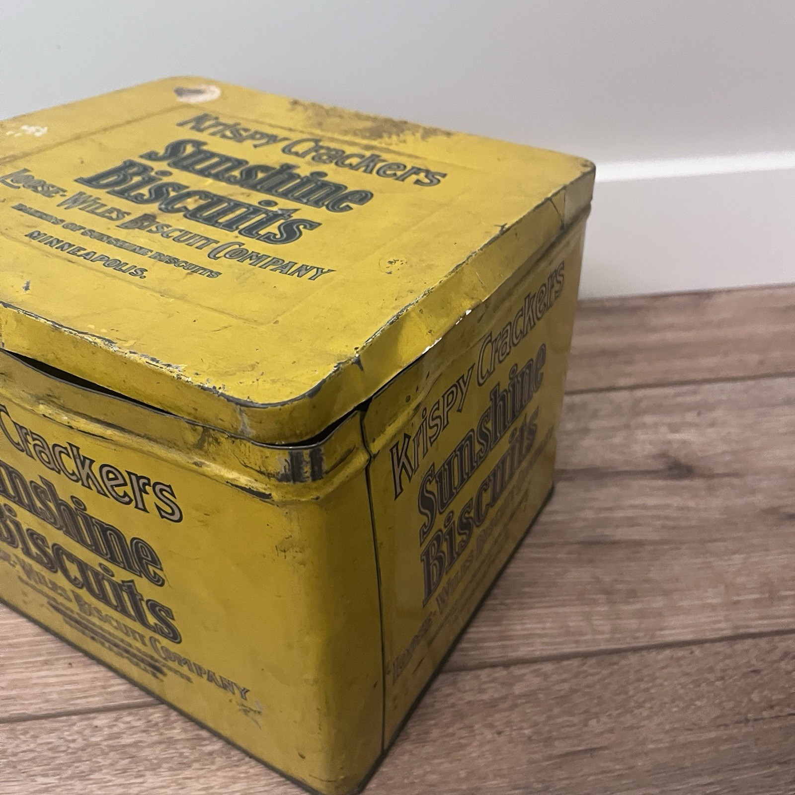 VTG Krispy Crackers Sunshine Biscuits Loose Wiles Company Minneapolis Tin Box