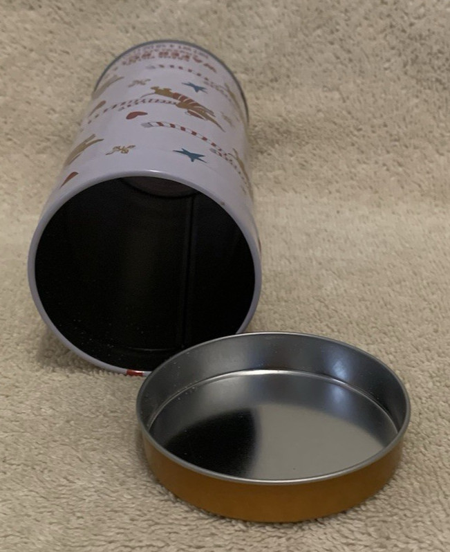 Aldi DACHSHUNDS w/SANTA HATS & SCARVES WAFER ROLLS Tin Canister (Empty) – EUC