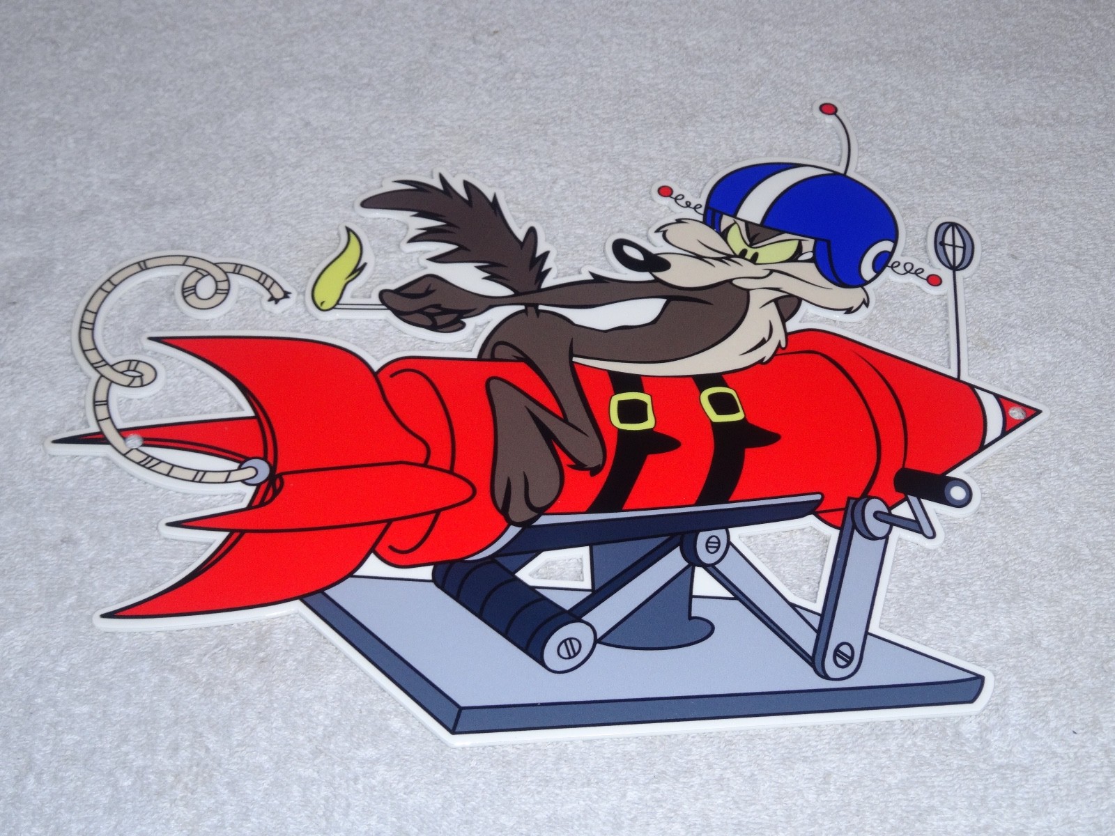 VINTAGE WILE E. COYOTE & ROCKET 12″ METAL LOONEY TUNES ROAD RUNNER GASOLINE SIGN