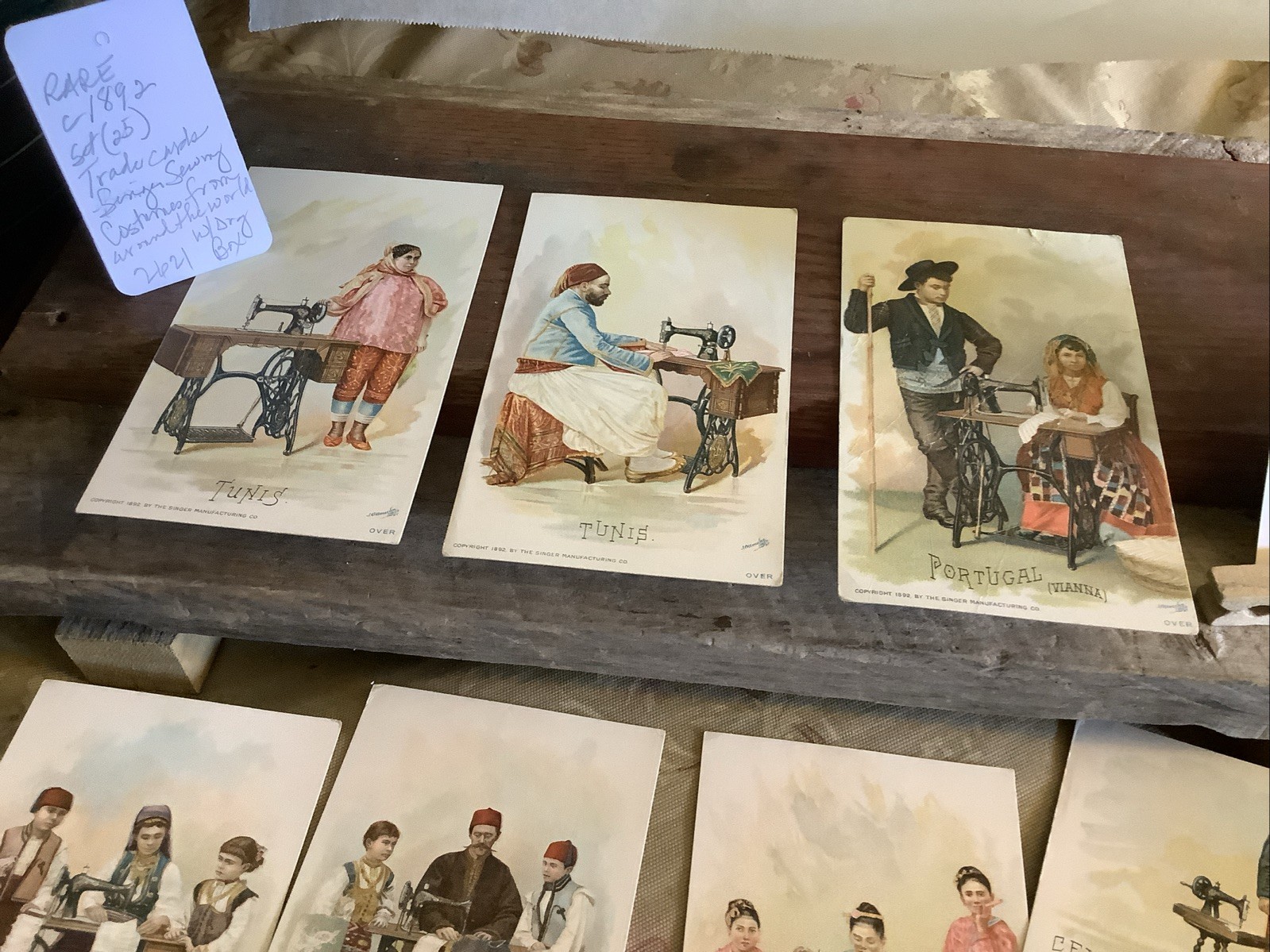 2621🌟Antique c1892 SINGER SEWING Costumes From Around The World Cards &Box (25)