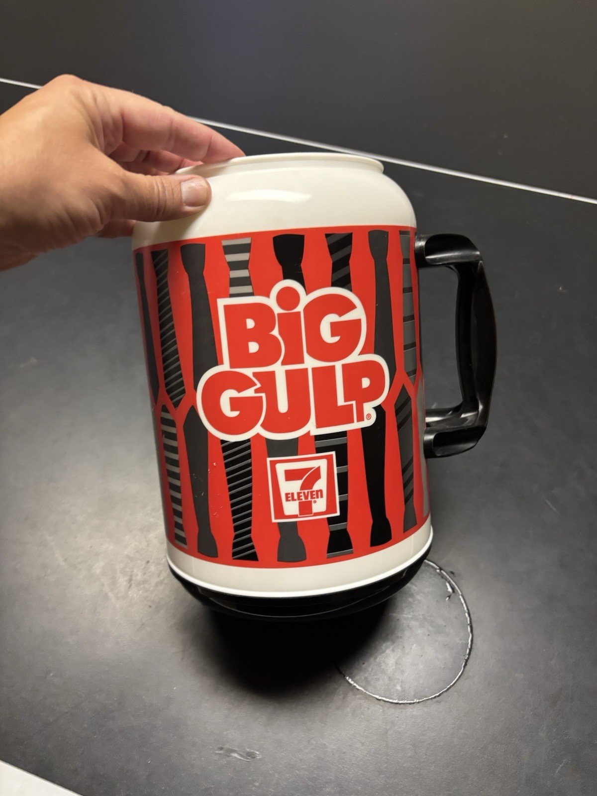 7 – Eleven 7 11 Big Gulp 2015 Red black white gray ties 100 oz. Insulated XM-100