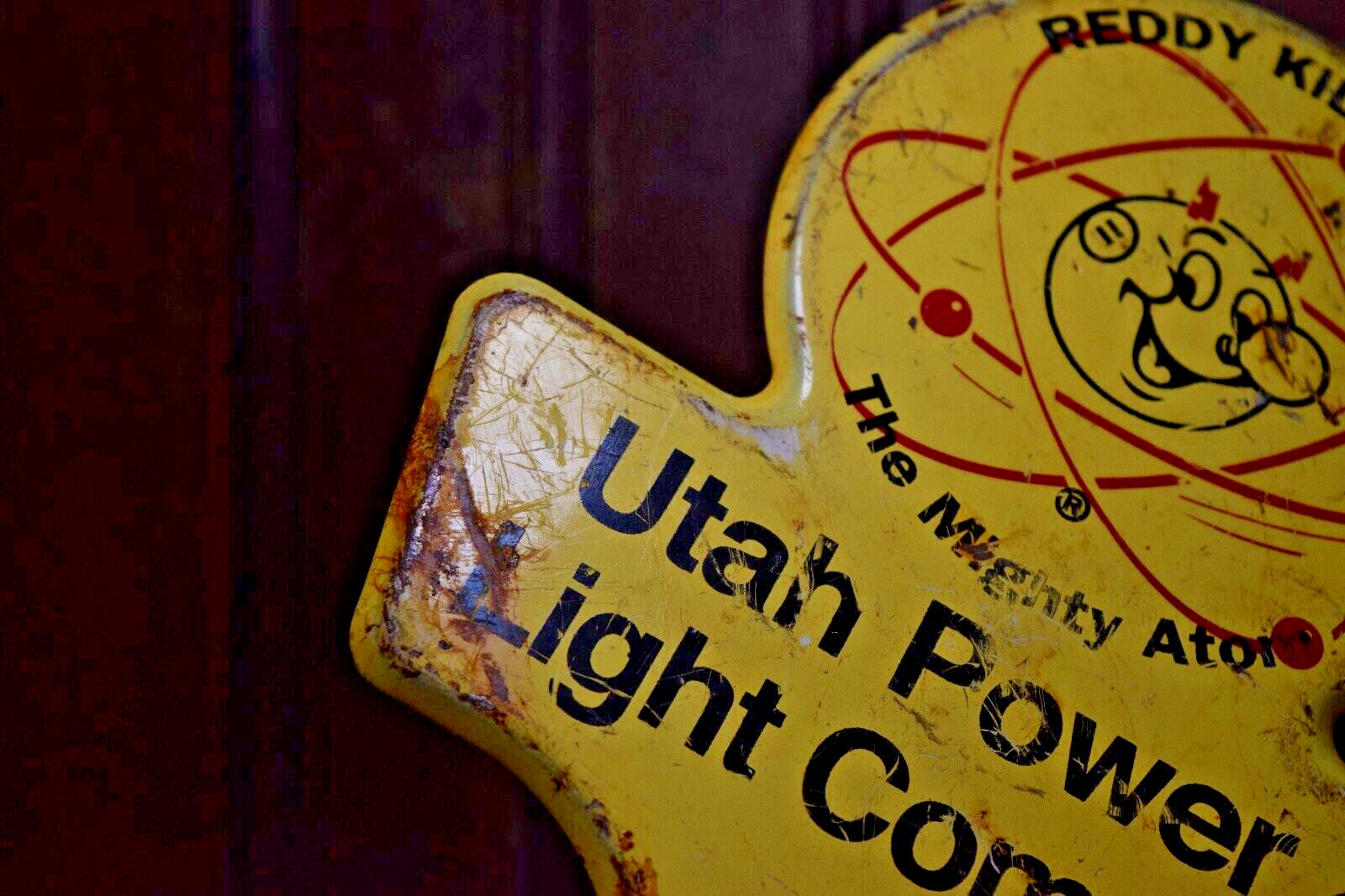 1950s REDDY KILOWATT UTAH POWER STAMPED PAINTED METAL PLATE TOPPER SIGN GAS