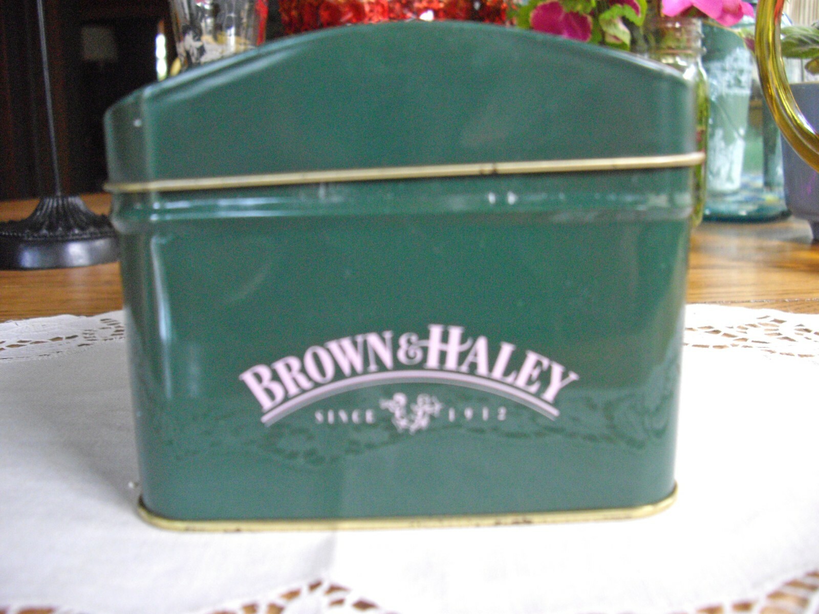 Brown & Haley Olde English Toffee Green Tin w/ Lid ~