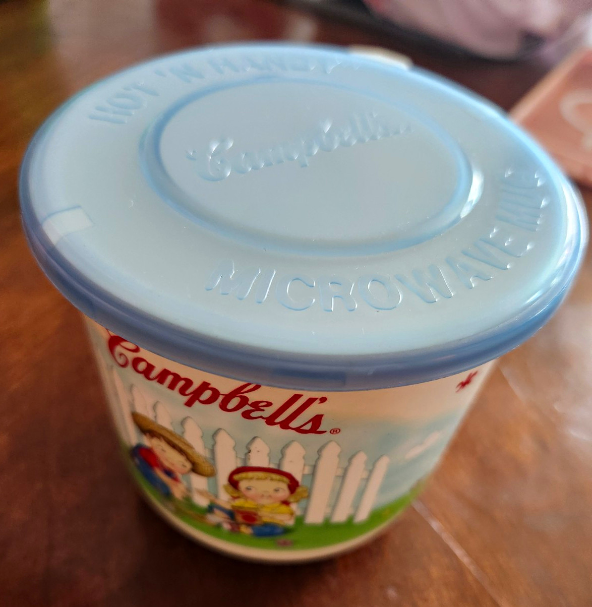Campbell’s Hot ‘N Handy Microwave Mug with Blue Lid – White/Green/Red Accents