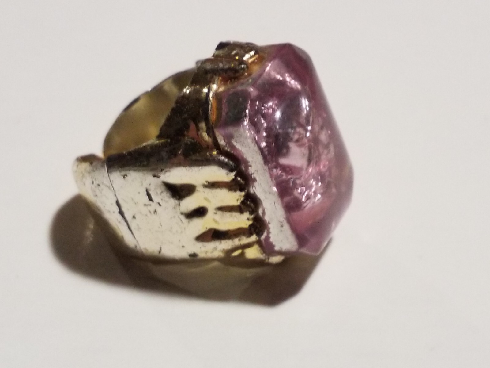 Vintage 1950’s Premium Prize Childs Ring Pink Faux Stone W/ 3D Image Inside
